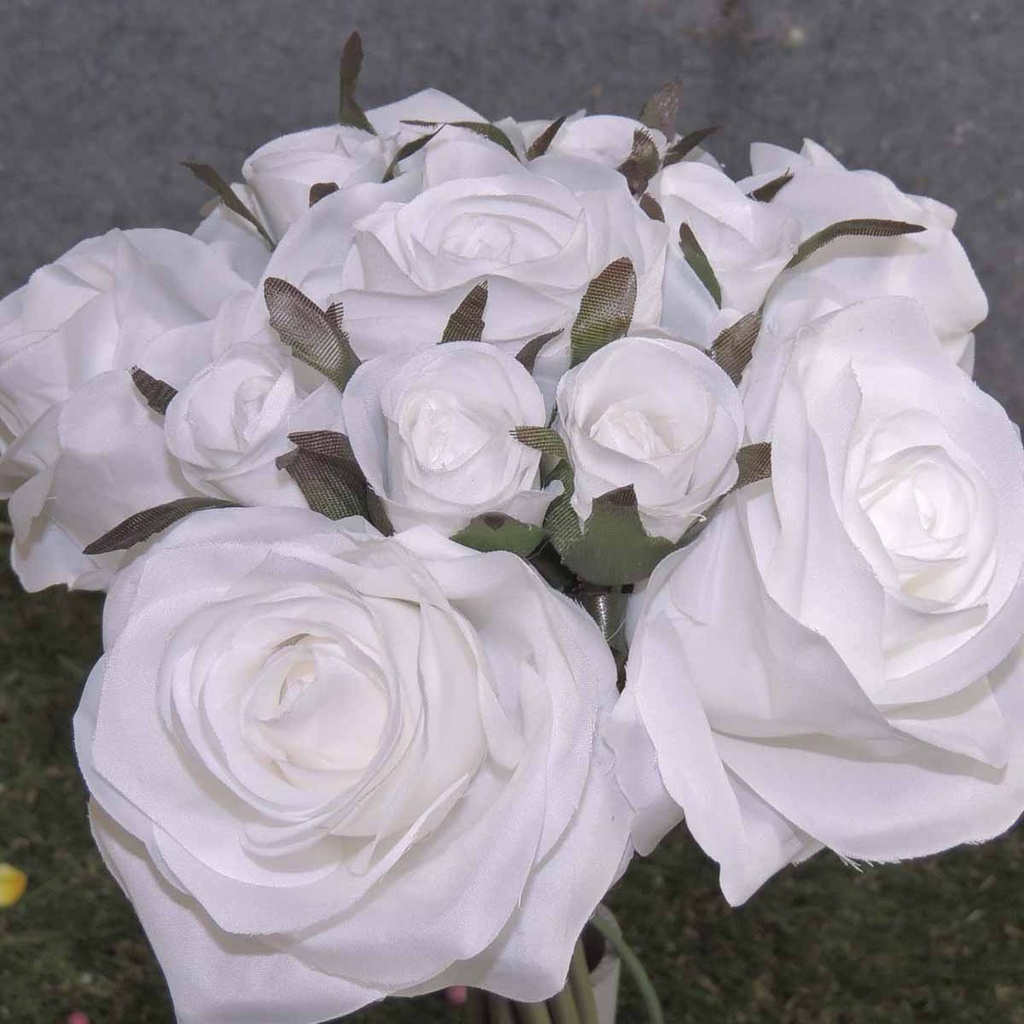 ROSE NOSEGAY/STANDING BOUQUET  TRUE WHITE