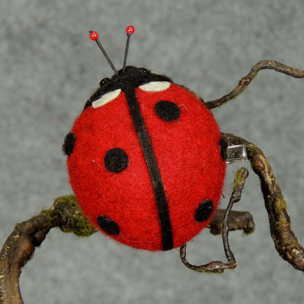 LADYBUG RED 2.5" ON CLIP(4/BAG)