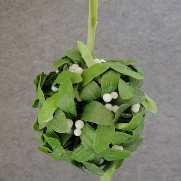 MISTLETOE HANGING BALL ORNA 5"