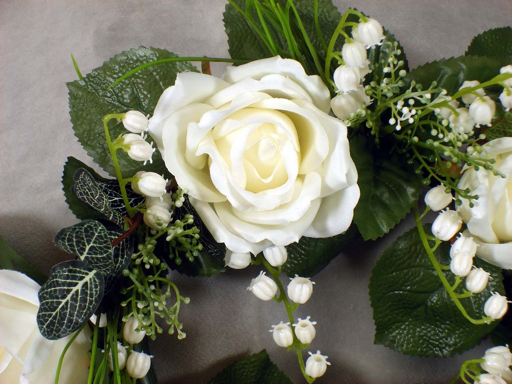 WREATH/CR 6"ROSE/ROSE BUD/L.O.V CREAM/WHITE