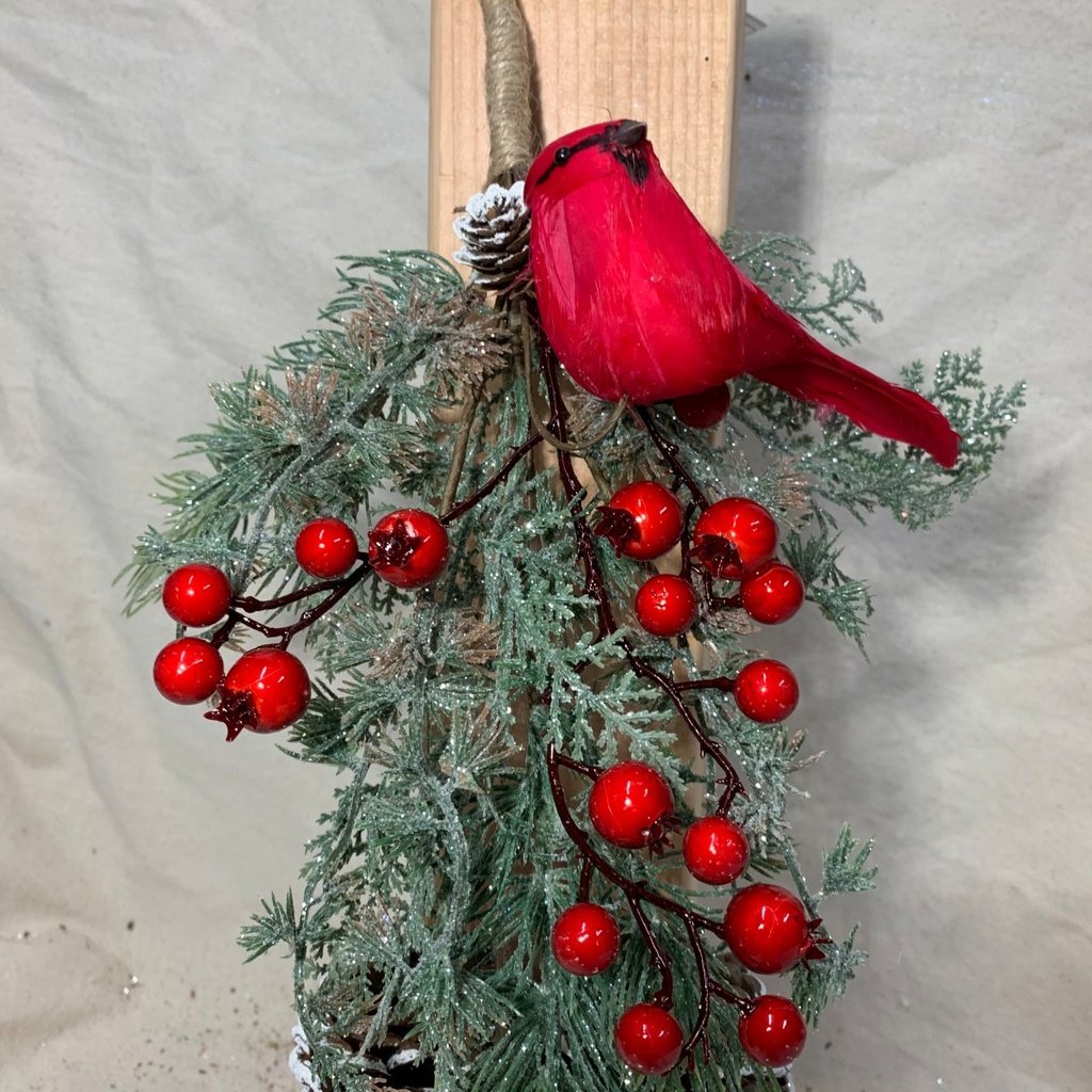 18" PINE/CEDAR DOOR HANGER W/ CARDINAL/BERRIES/CONES