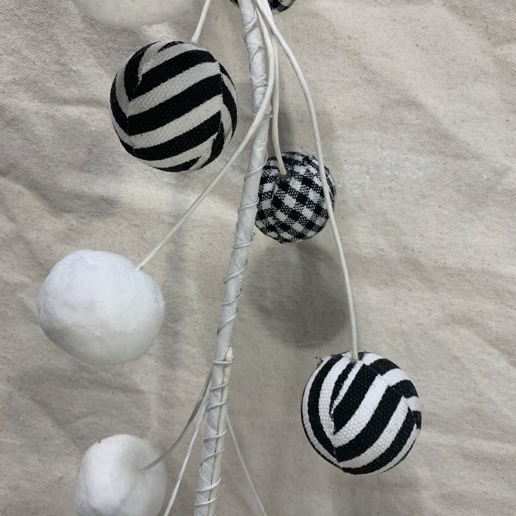 4' BALL GARLAND BLACK/WHITE