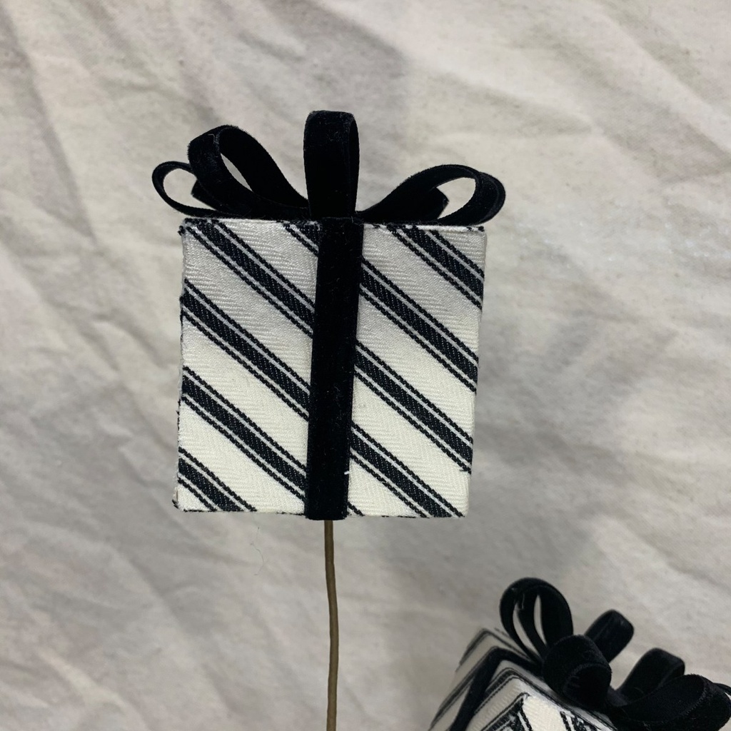 28" GIFT BOX SPRAY X3 BLACK/WHITE