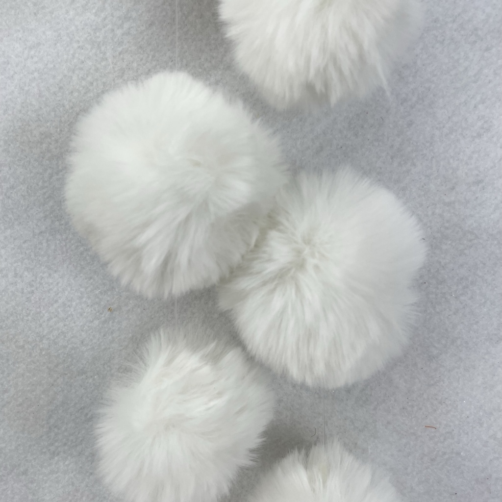 64" SNOW BALL POM POM GARLAND