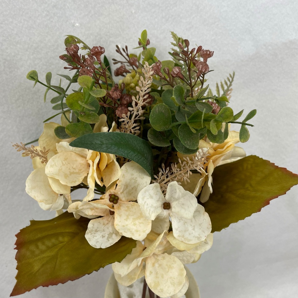 13" HYDRANGEA, BERRY AND EUCALYPTUS BUNDLE BEIGE