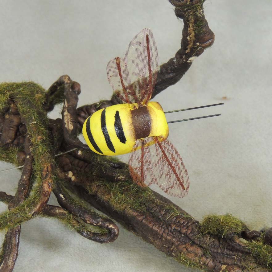 BEE MUSHROOM 2.25" X 1.25" YELLOW W/WIRE