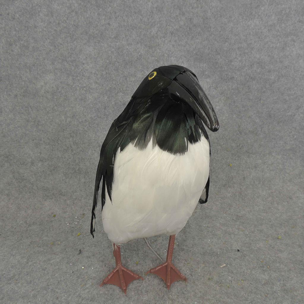 [B95] 9" PENGUIN FEATHERED