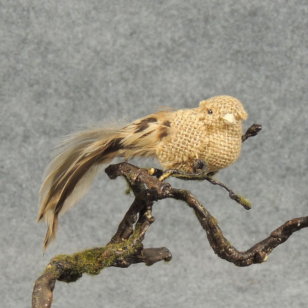 [BN305] 5" BIRD BURLAP/FEATHER NATURAL W/PICK 9"