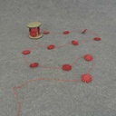 9' GARLAND 1.25" SIMPLE WOOD FLOWER  RED