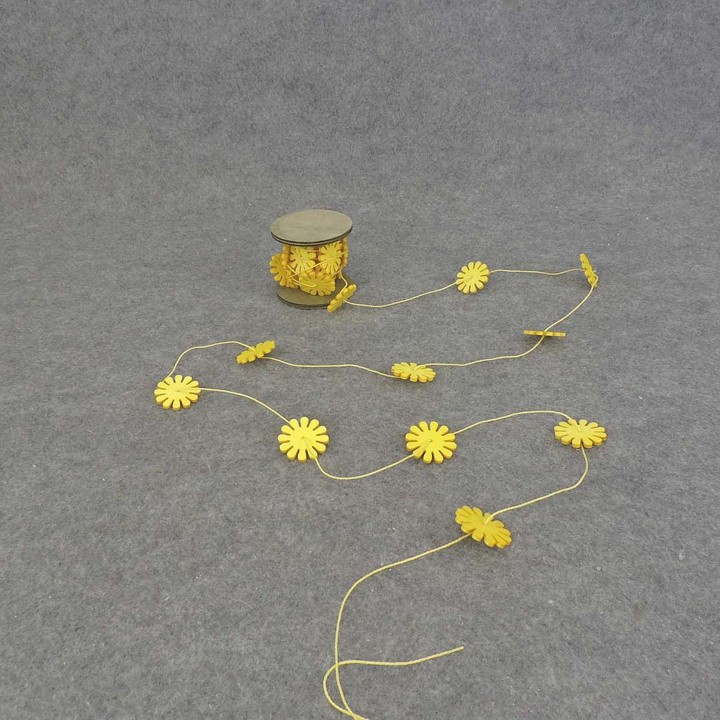 9' GARLAND 1.25&quot; SIMPLE WOOD FLOWER  YELLOW