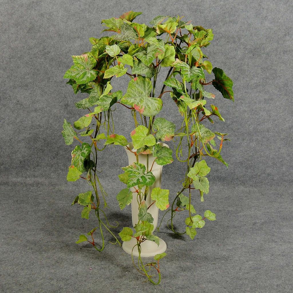 GRAPE LEAF FROSTED HANGING BUSH W/138 LVS