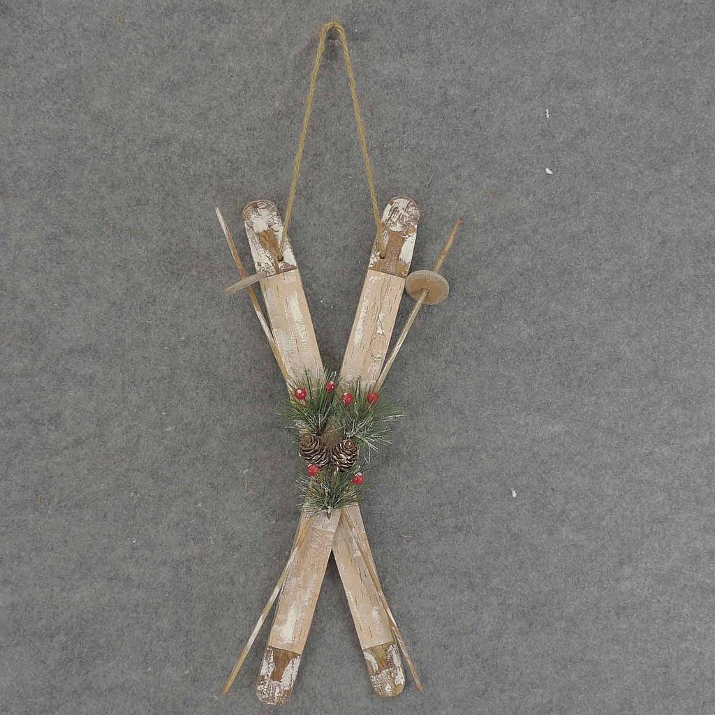 [XR6073] 19" SKIS W/PINE/BERRIES
