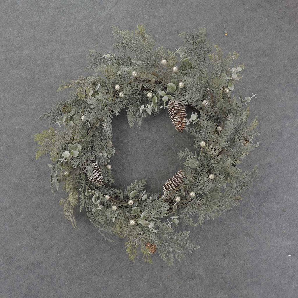[XL9006] 20" FROSTED CEDAR WREATH W/CONE & EUCALYPTUS