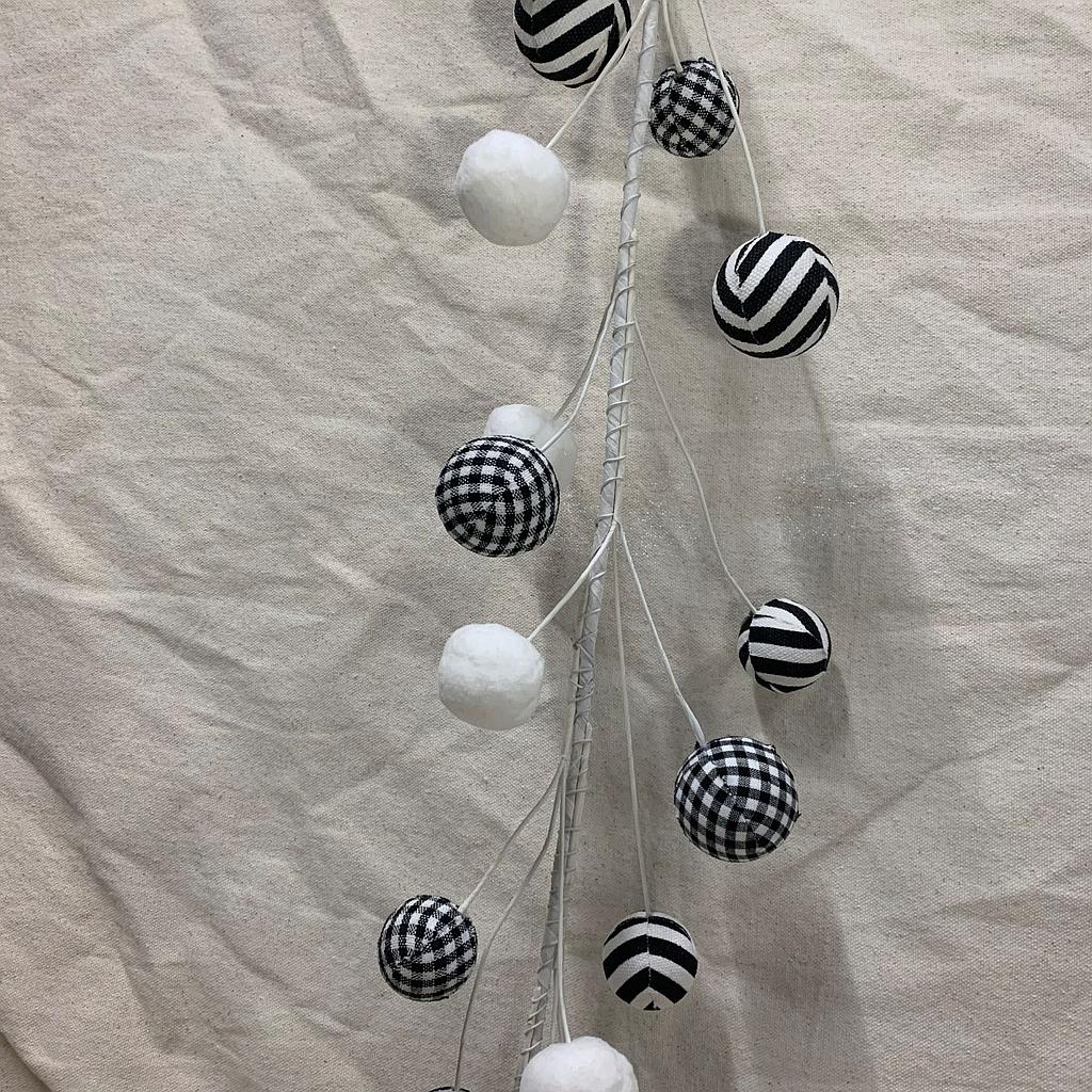 4' BALL GARLAND BLACK/WHITE