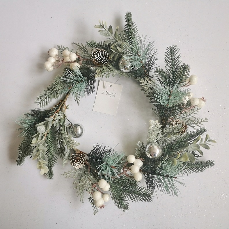 11" PINE/EUCALYPTUS WREATH W/ CONES & WHITE BERRIES