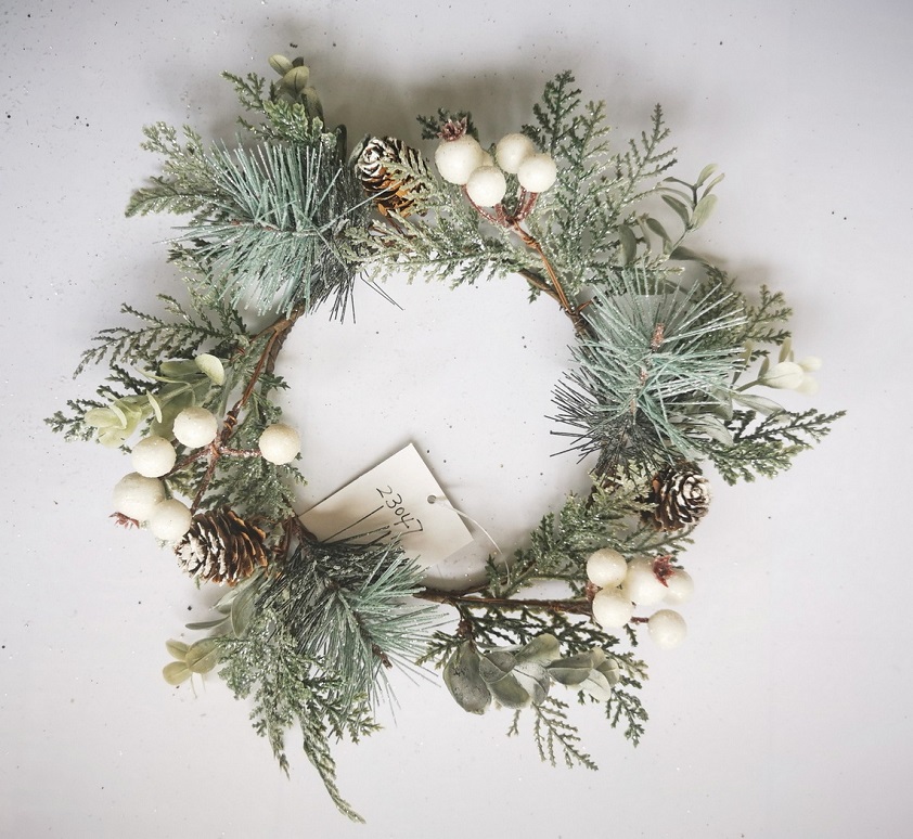 9" PINE/EUCALYPTUS WREATH W/ CONES & WHITE BERRIES