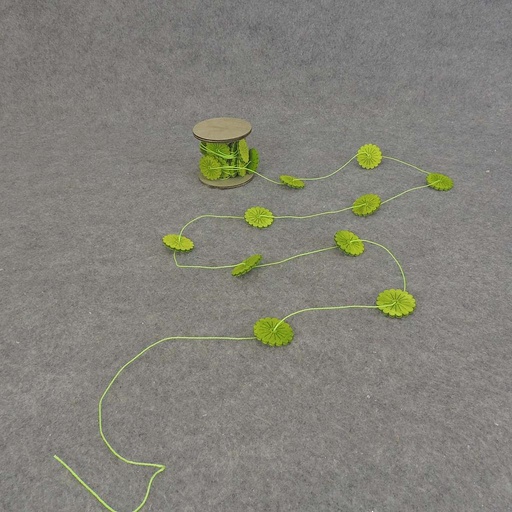 [SJF5005-GRN] 9' GARLAND 1.25" WOOD FLOWER WITH DETAIL  GREEN