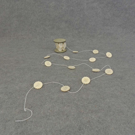 [SJF5005-WHT] 9' GARLAND 1.25" WOOD FLOWER WITH DETAIL  WHITE
