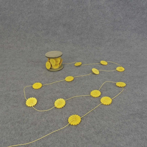 [SJF5005-YEL] 9' GARLAND 1.25" WOOD FLOWER WITH DETAIL  YELLOW