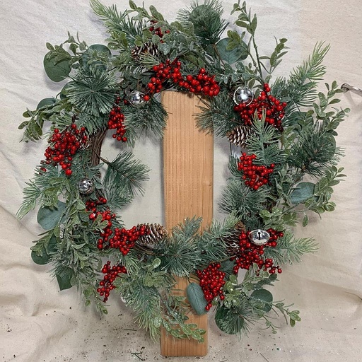 [XL1031] 20" PINE/EUCALYPTUS WREATH W/ RED BERRIS & BELLS