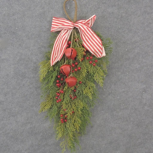 [XA1039] 27" CEDAR DOOR HANGER W/ BERRIES/BOW/BELLS