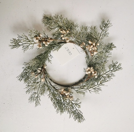 [XL4624] 8.5" CEDAR WREATH W/ CREAM BERRIES