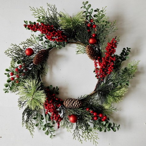 [XL5645] 8.75" MIXED PINE & EUCALYPTUS WREATH W/ BERRIES & CONES